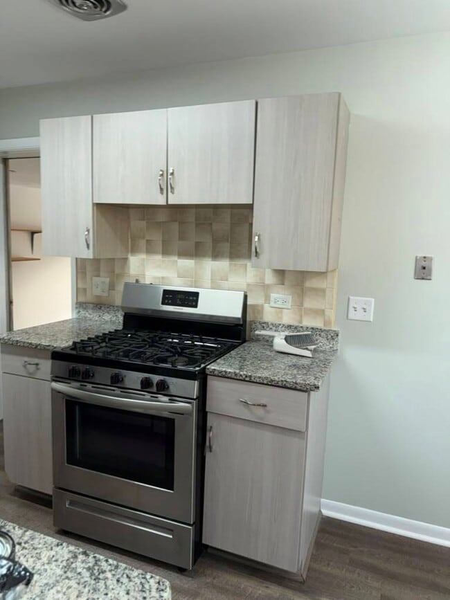 Photo - 302 Creekside Dr