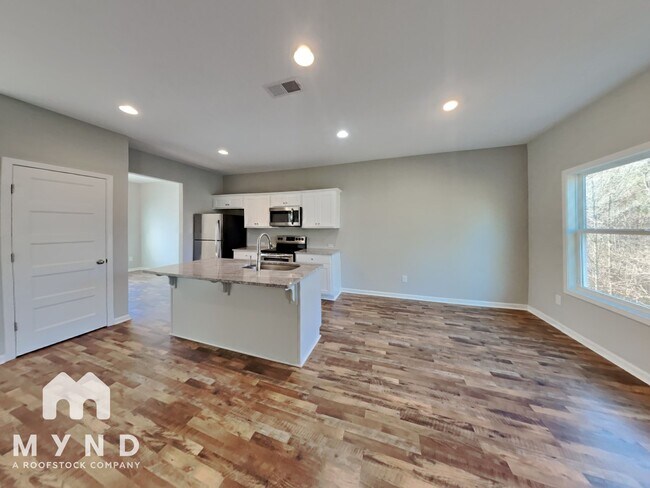 Photo - 389 Springwater Wy