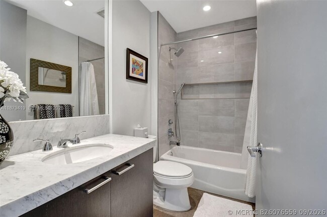 110 SE 2nd St Unit 203