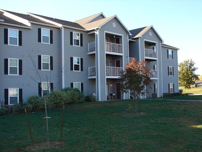 Building Photo - 1 Bedroom at Willow Trace Unit Univ. Rental