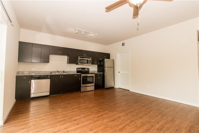 Photo - 1401 E 4th St Unit 312