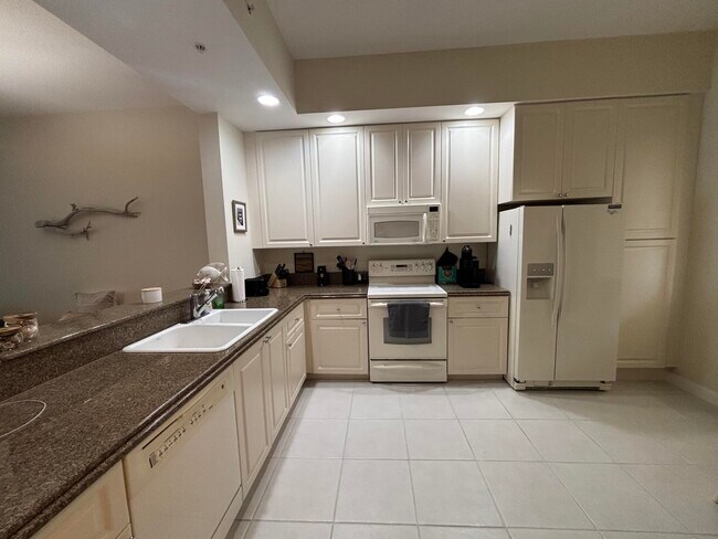 Photo - 38 Harbour Isle Dr E Unit Ph01