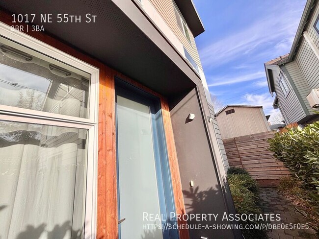 Photo - 1017 NE 55th St