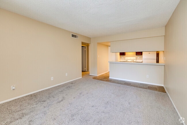 2BR, 2BA - 830SF - Living Room