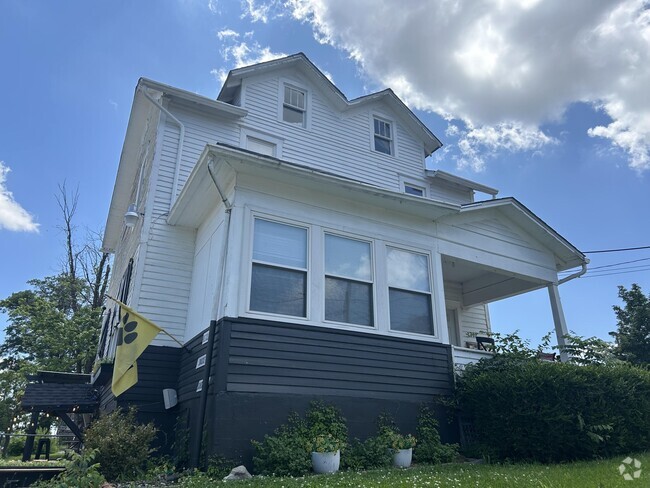 Building Photo - 1312 Wilson Ave Rental