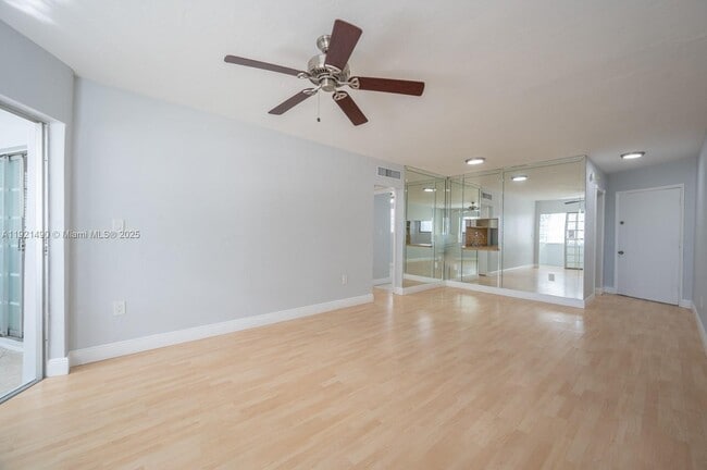 Photo - 1651 NE Miami Gardens Dr Unit 204