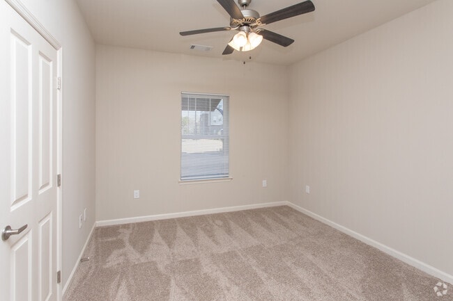 2BR, 1BA - 977SF