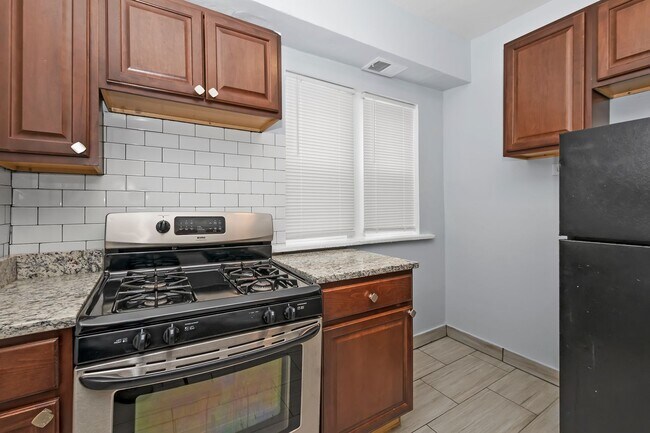 Photo - 6100 Eberhart