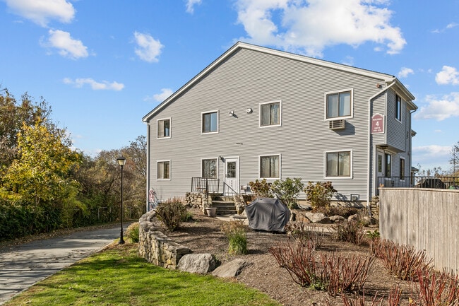 Building Photo - 66 Girard Ave Unit 409