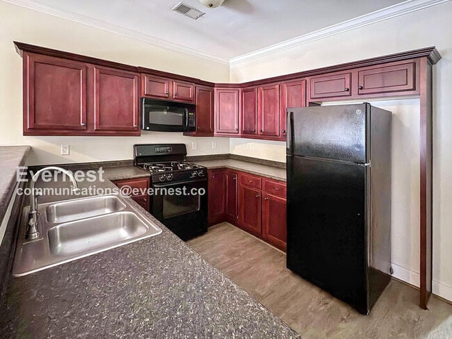 Photo - 107 Singapore Cir