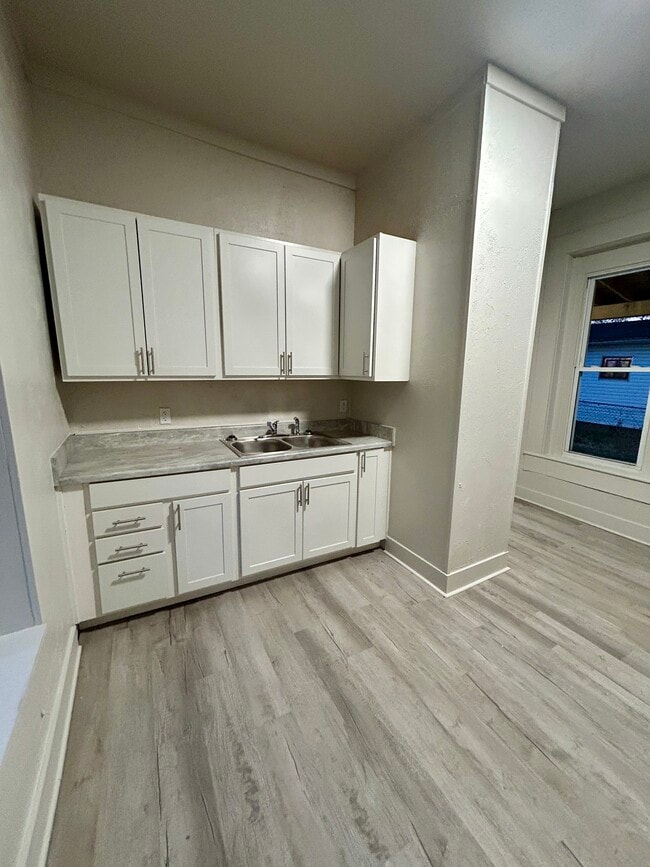 Photo - 618 Woodlawn Ave