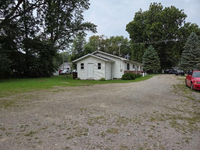 Building Photo - 12932 Matthews St Rental