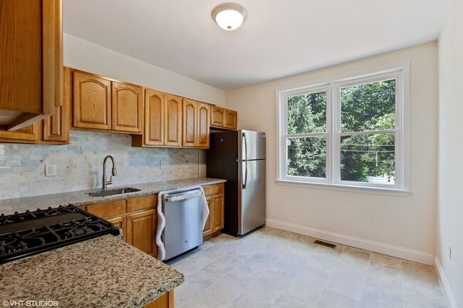Photo - 86 Newman Ave