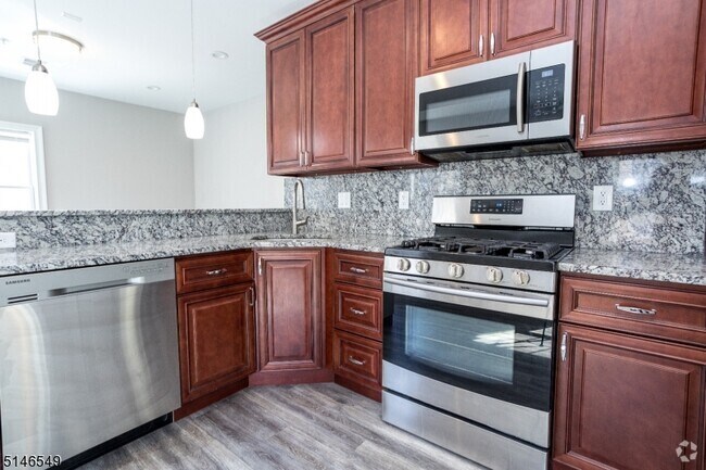 Building Photo - 499 Hamilton St Rental