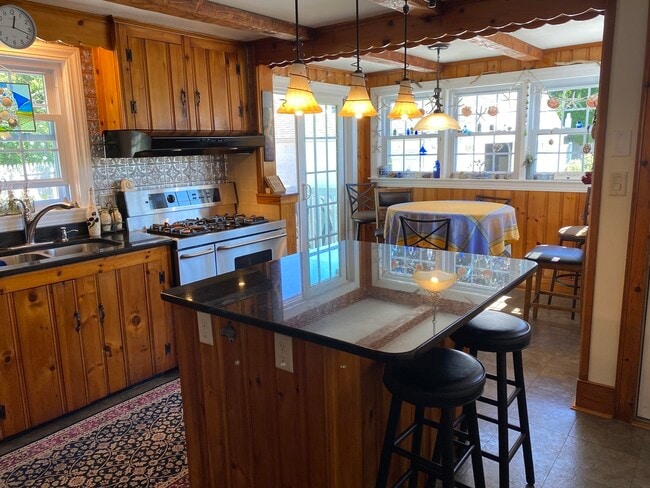 Photo - 16 Springhill St