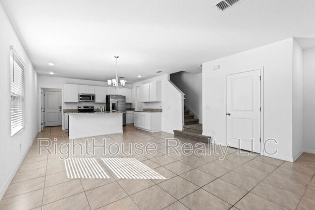 Photo - 675 Belgrove St