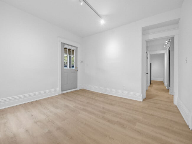 Photo - 129 Indian Rd Unit One bed Garden Suite
