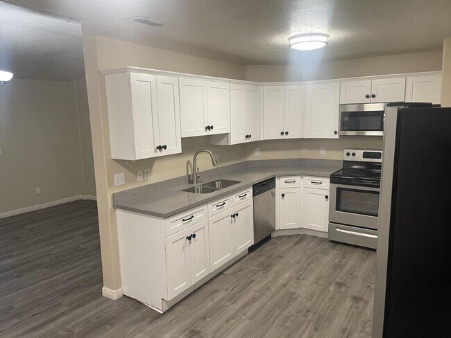 Photo - 3365 N Ridge Loop W