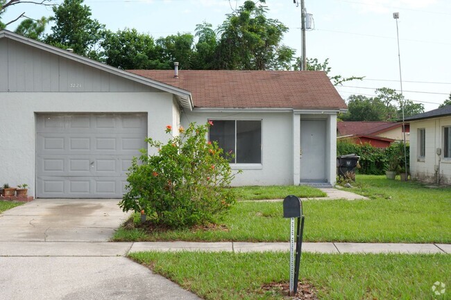 Building Photo - Spacious 2 Bedroom 2 Bath with Garage Avai... Rental