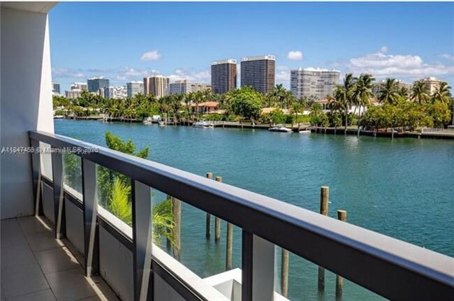 Photo - 9261 E Bay Harbor Dr Unidad 9261 E Bay Harbor Dr  303