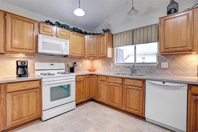Building Photo - 3515 Meadowcrest Ln