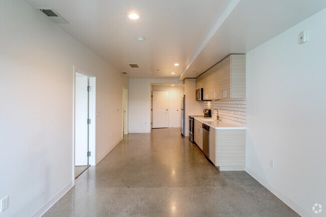 1BR, 1BA - 940SF