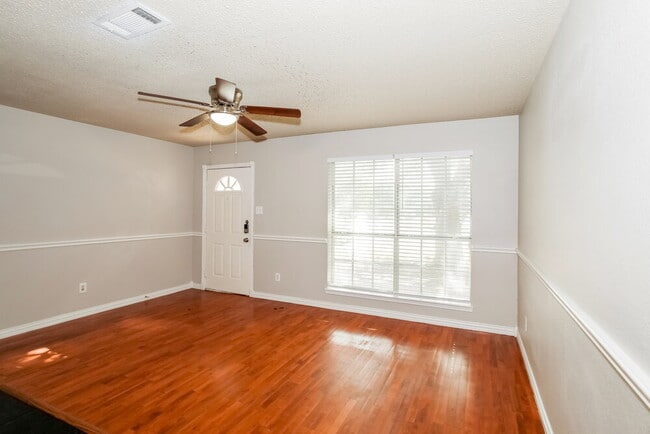 Photo - 1808 Rose Cir