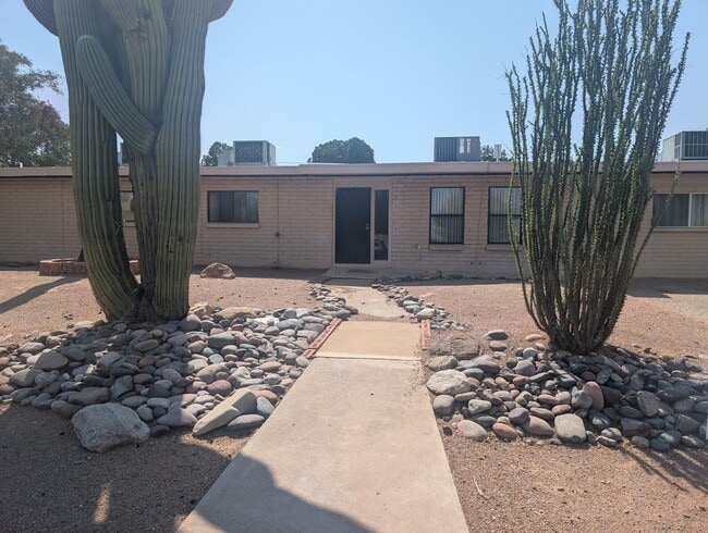 Building Photo - 2319 N Sonoita Ave