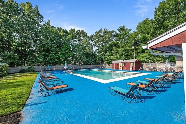 Pool - 100 Fountain Ln Unit 9