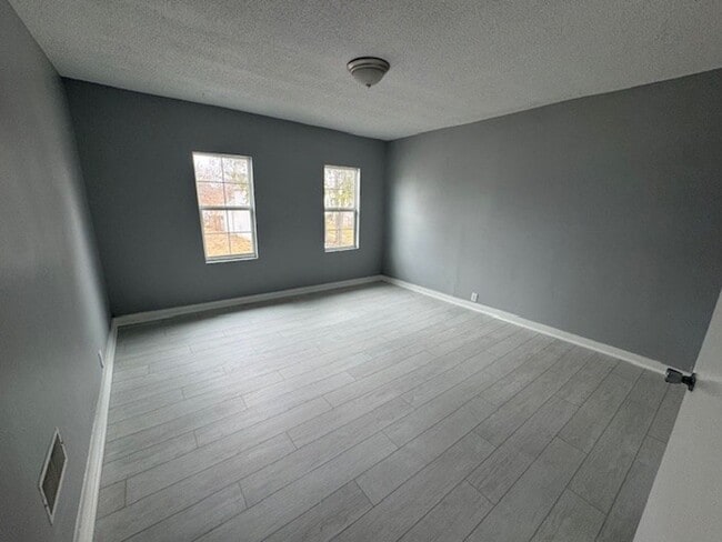 Photo - 627 N Tacoma Ave