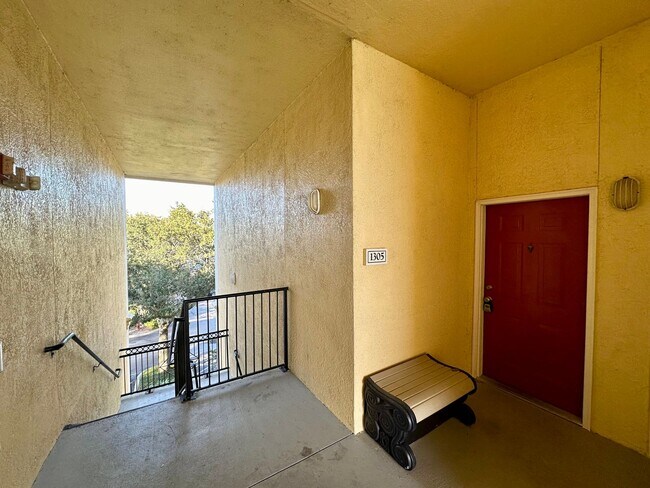 Photo - Recently Renovated 2BR/2BA Third Floor Uni... Unidad 1305