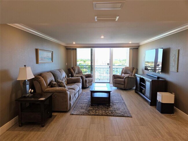 Photo - 1 Key Capri Unit 612W