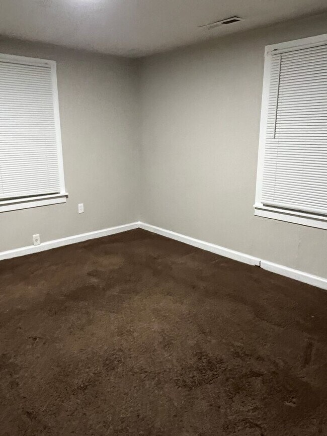 Photo - 6128 E 11th St