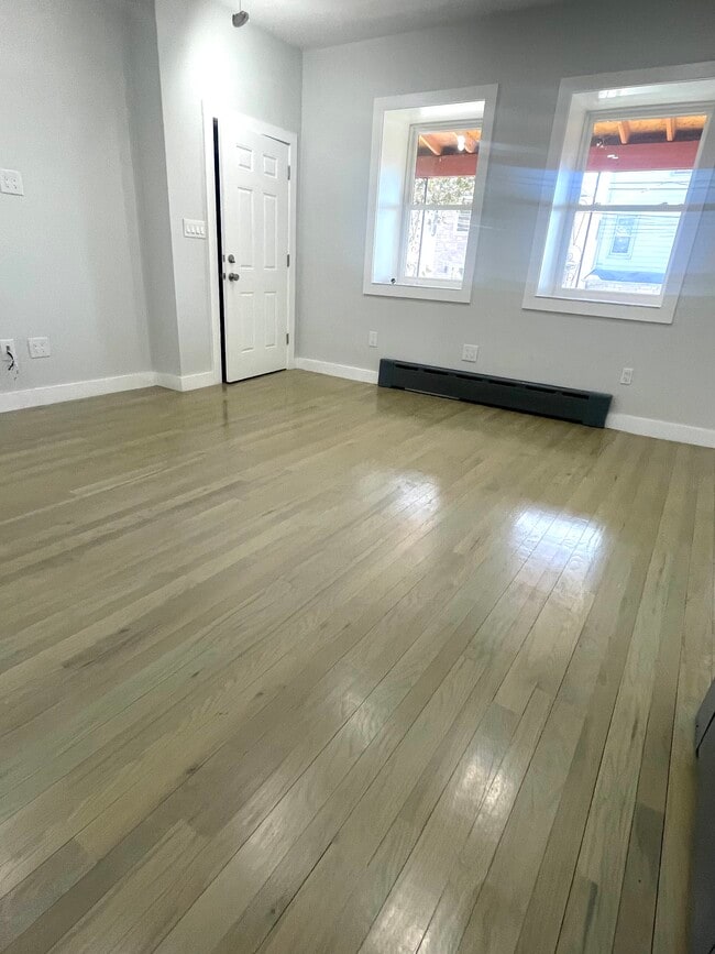 Building Photo - 25 Graves St Unit 1