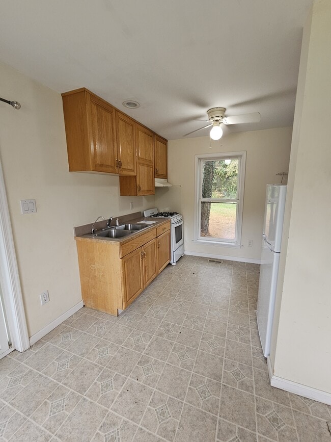 Photo - 6984 Mackenzie St