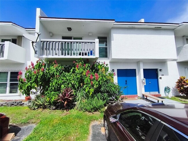 Building Photo - 17100 SW 94th Ave Unit 503