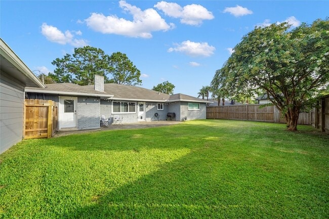 Photo - 304 Old Bayou Dr