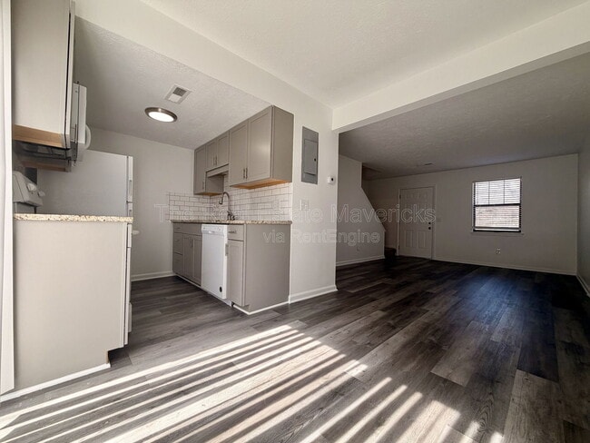 Photo - 308 Gillespie Rd