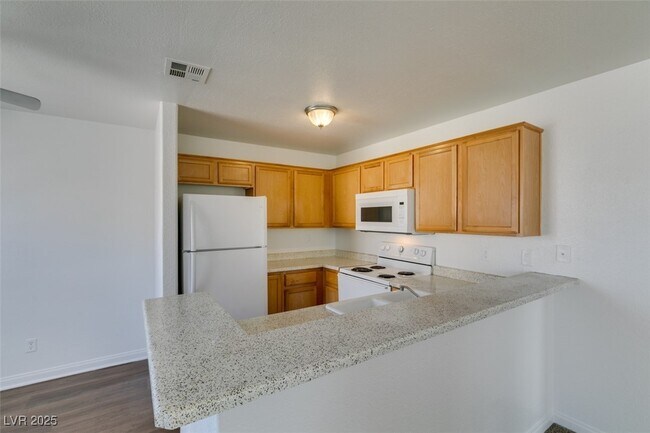 Photo - 2963 Juniper Hills Blvd Unidad 204