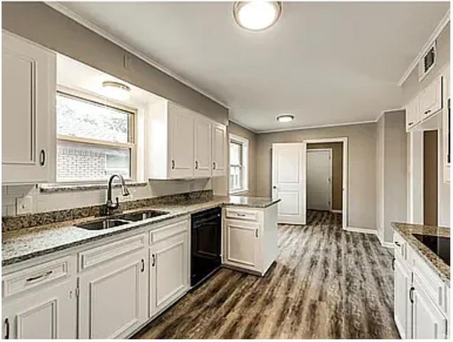 Photo - 6826 Kingsbury Dr