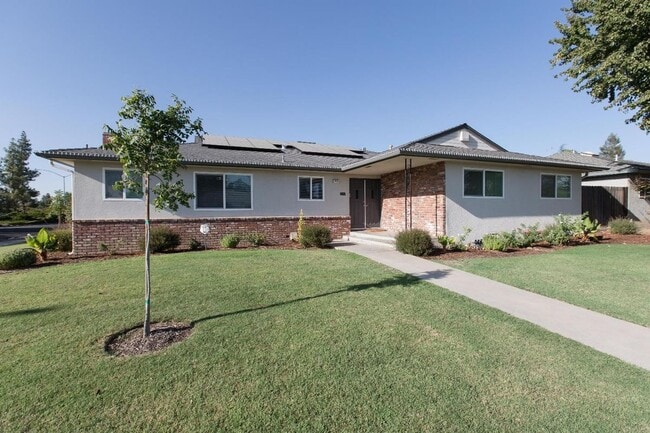 Building Photo - 1022 E Menlo Ave