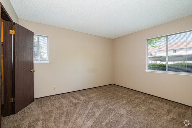 1BR, 1BA - 720SF