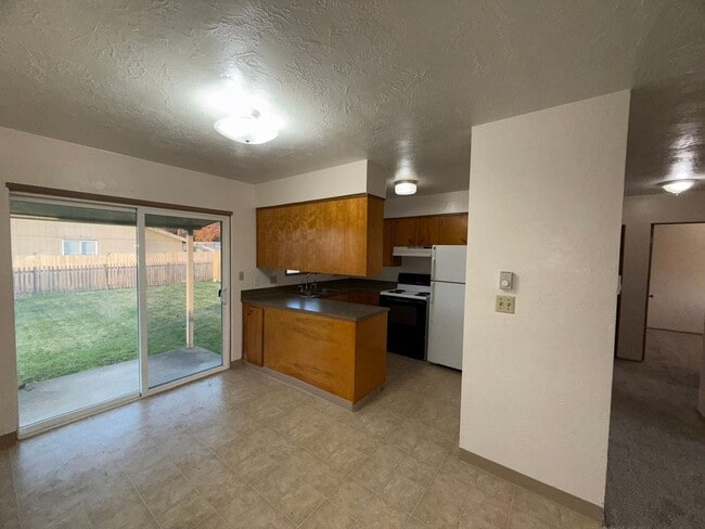 Photo - 170-190 Dahlia Street, Yamhill Unit 190