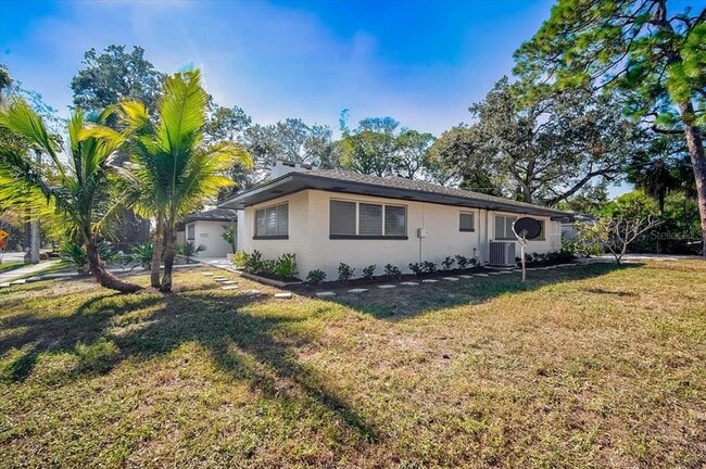 Building Photo - 1223 Cocoanut Ave