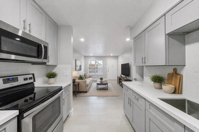 Building Photo - 845 Augusta Dr Unit 45