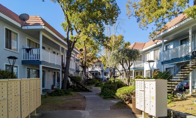 Del Coronado Apartments