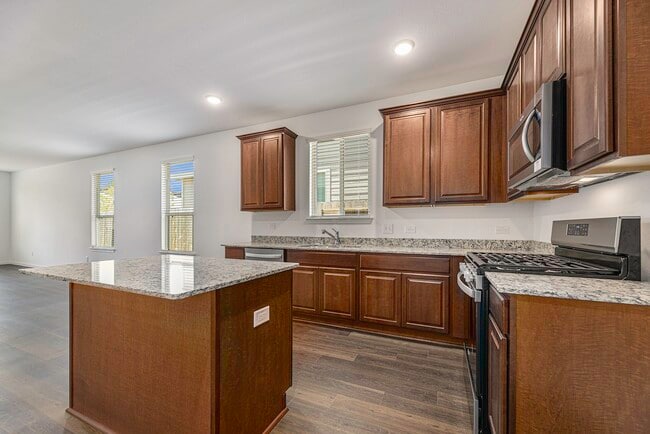 Photo - 240 Seven Pnes Dr