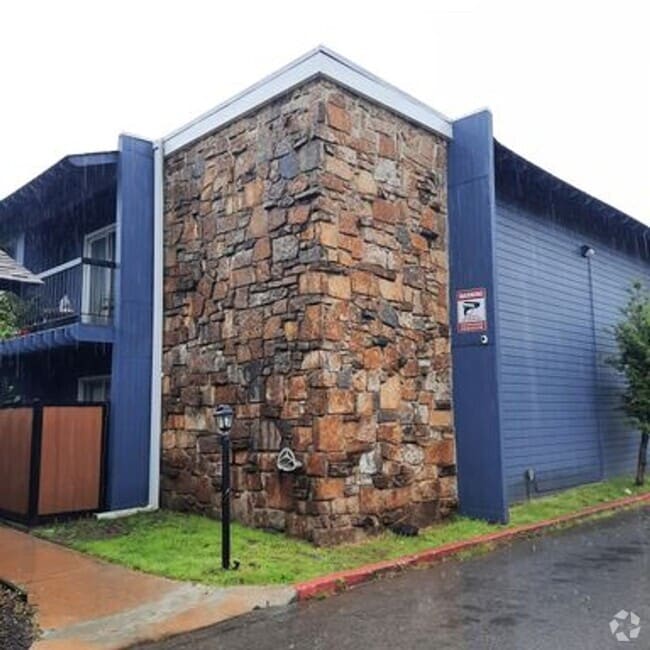 Building Photo - 2 bdrm 2 bath apt. Unit 5960