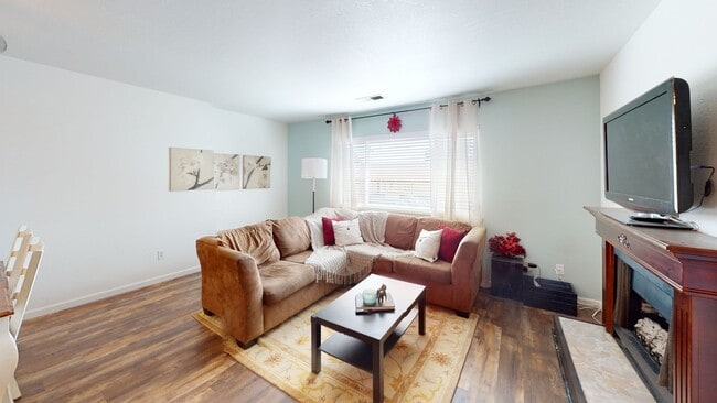 Building Photo - 2 Bedroom, 2 Bathroom Townhome in Oceano