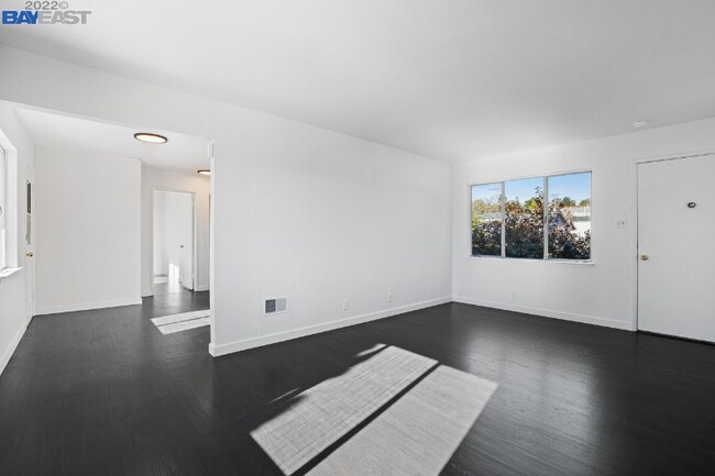 Building Photo - 2428 11th Ave Rental